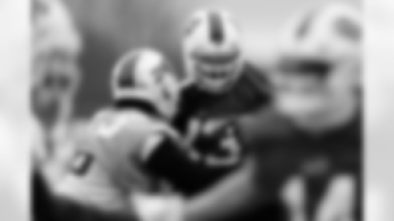 Dion Dawkins (73). Buffalo Bills Week 15 practice, December 16, 2021. Photo by James Acton