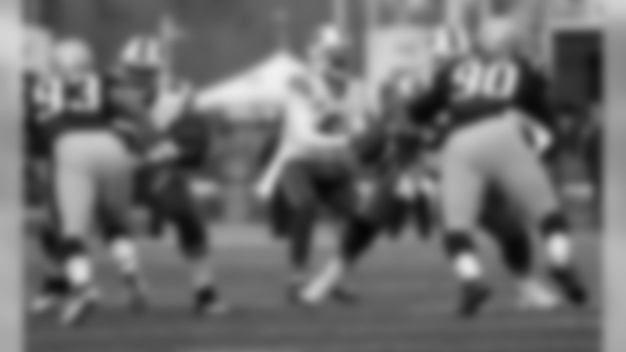 QB Tyrod Taylor (No. 5) and the Bills offense