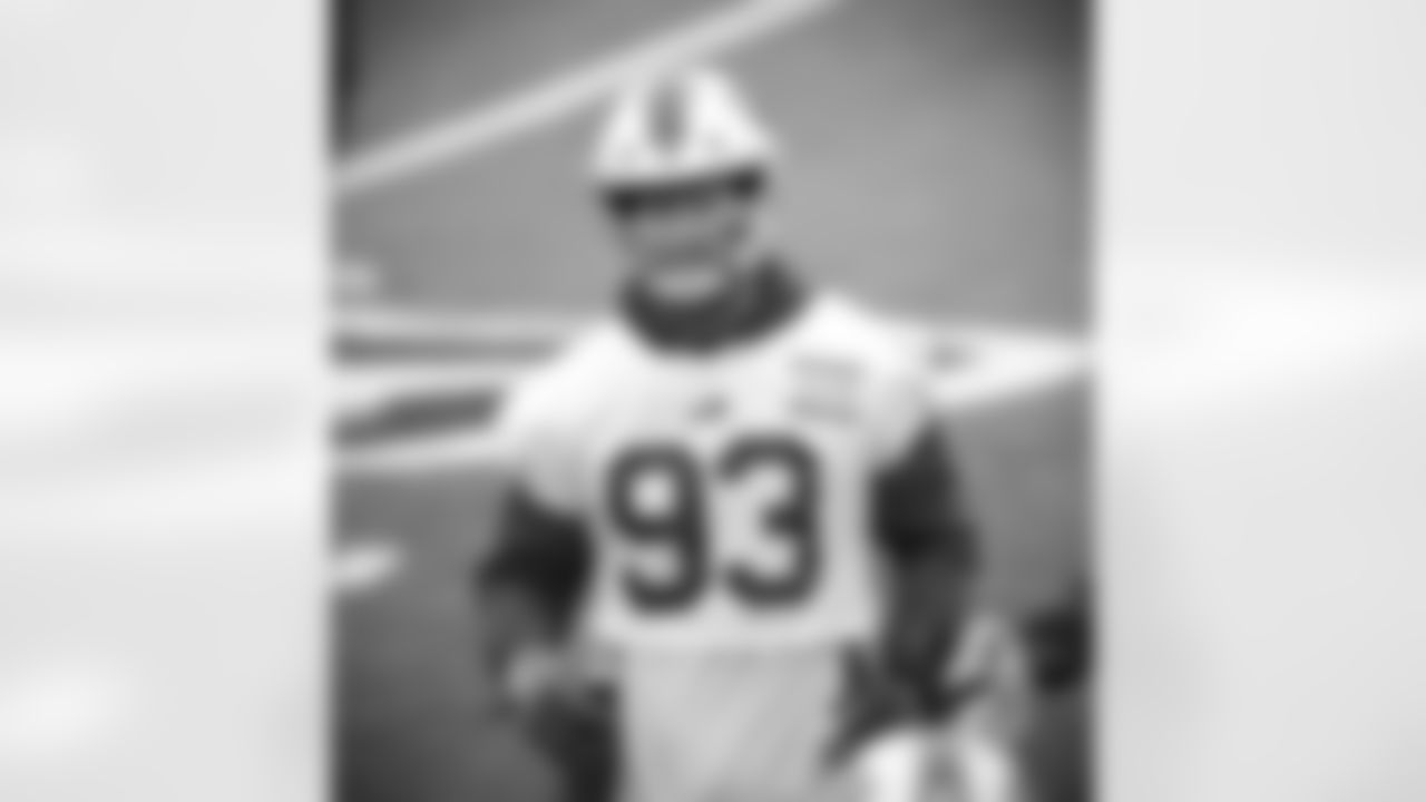 Trent Murphy (93). Buffalo Bills Week 17 practice, January 1, 2021.
Photo by Bill Wippert