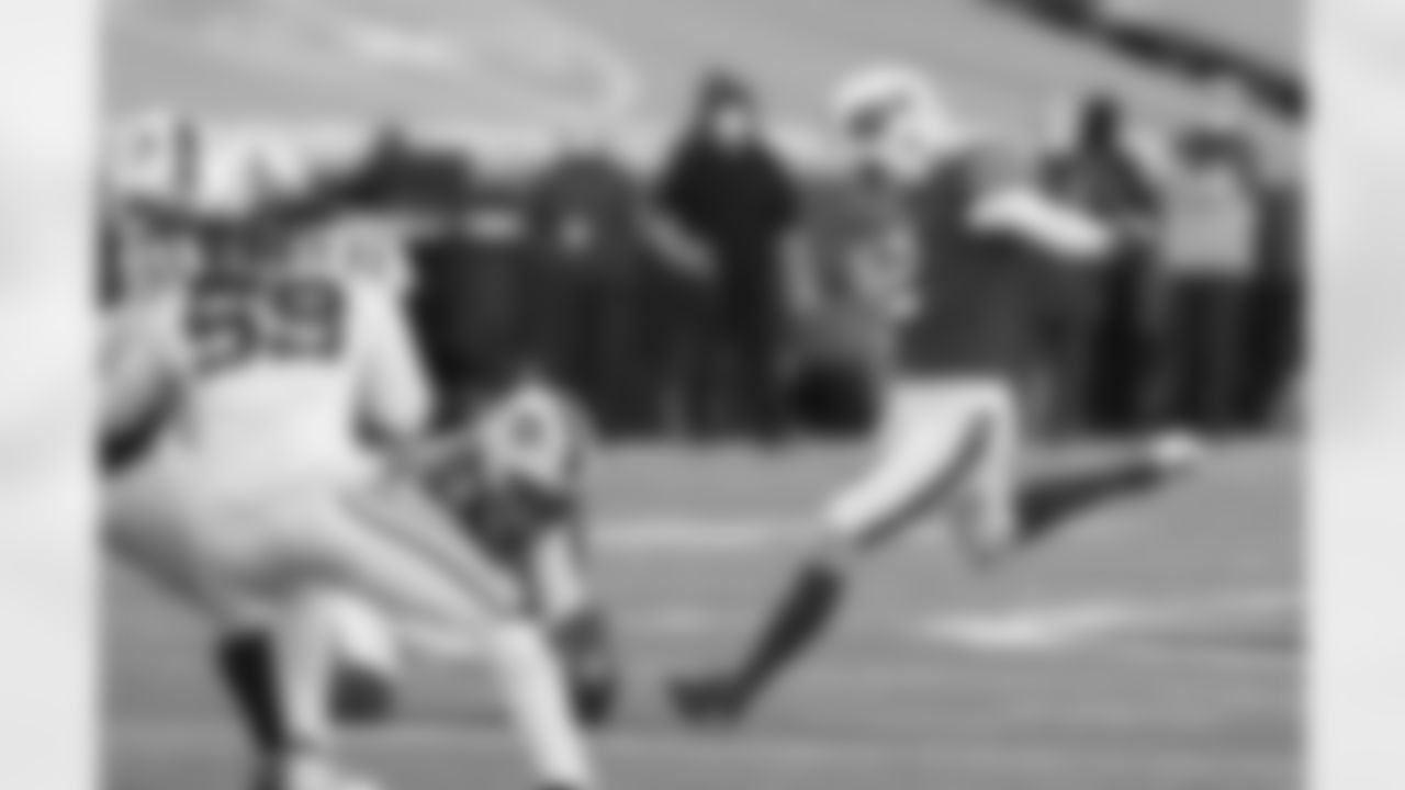 Tyler Bass (2) kicks a field goal. Buffalo Bills vs Indianapolis Colts, Super Wild Card Game, January 9, 2021 at Bills Stadium.
Photo by Craig Melvin