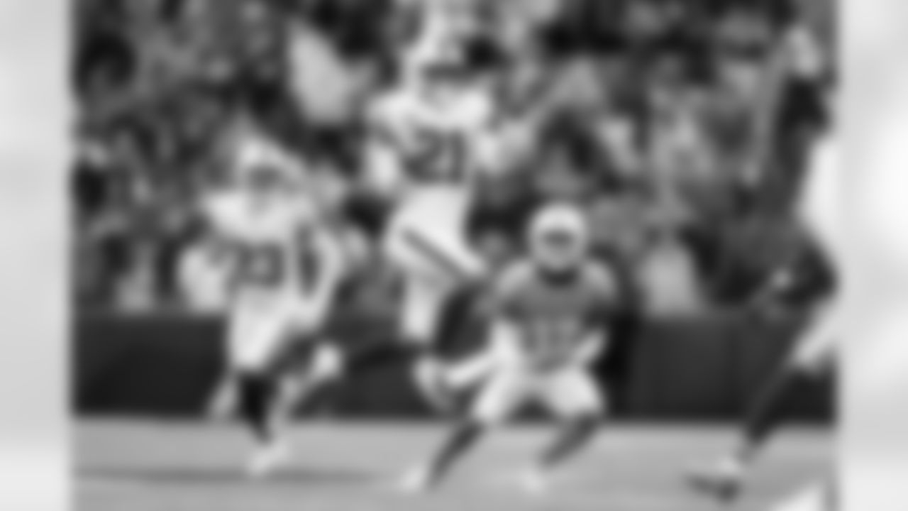 Jordan Poyer (21). Buffalo Bills vs Miami Dolphins at Highmark Stadium, October 31, 2021. Photo by Ben Green