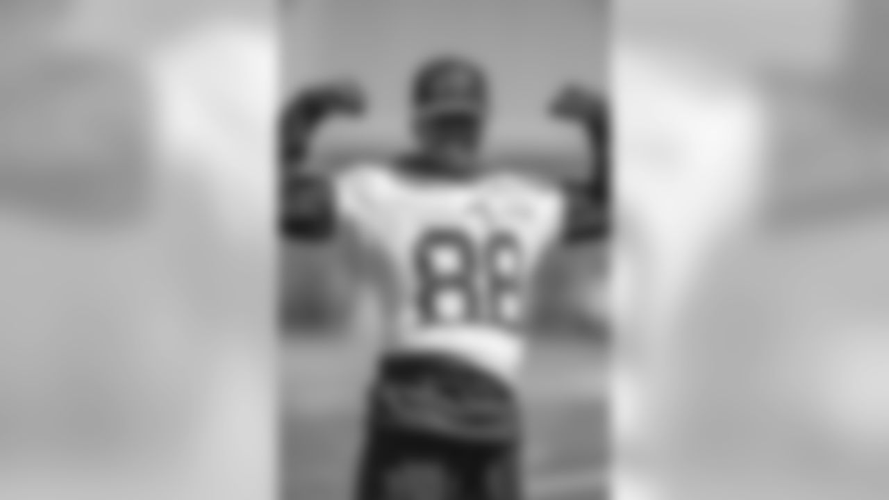 Wide receiver Marquise Goodwin flexes his arms for the camera at minicamp.