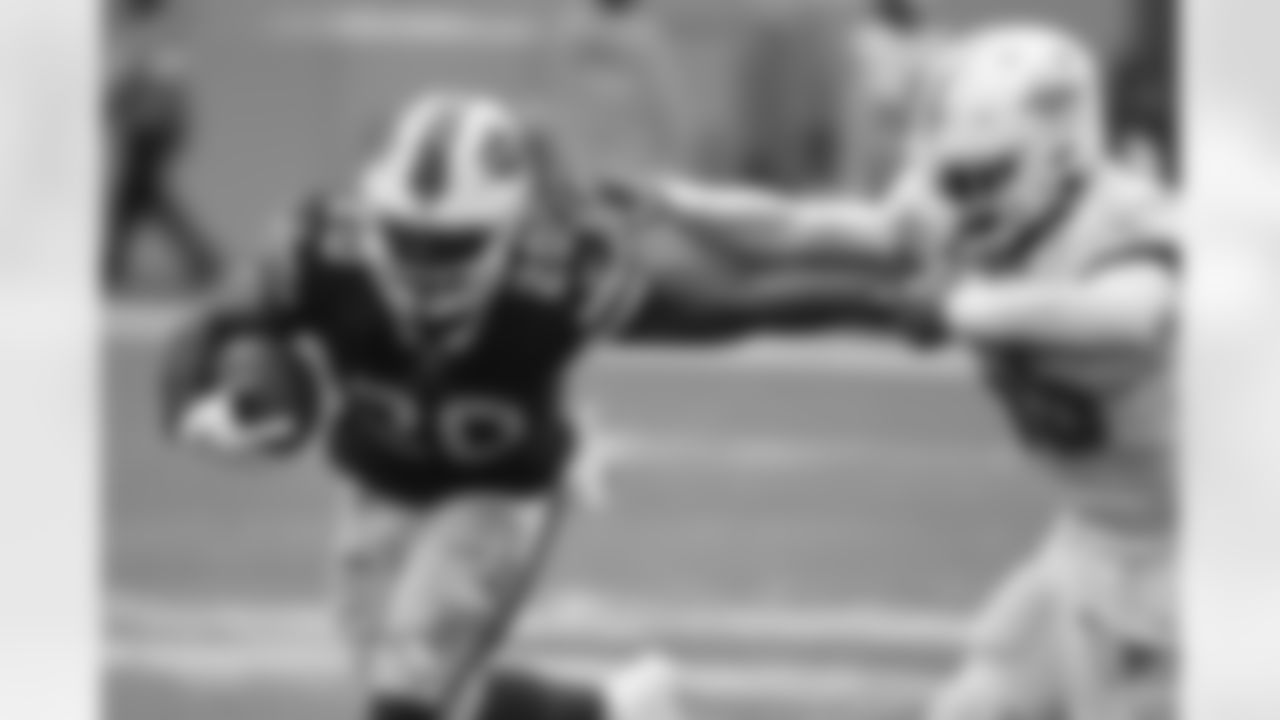 Zack Moss (20). Buffalo Bills vs. Miami Dolphins at Hard Rock Stadium, September 19, 2021. Photo by Jeff Romance