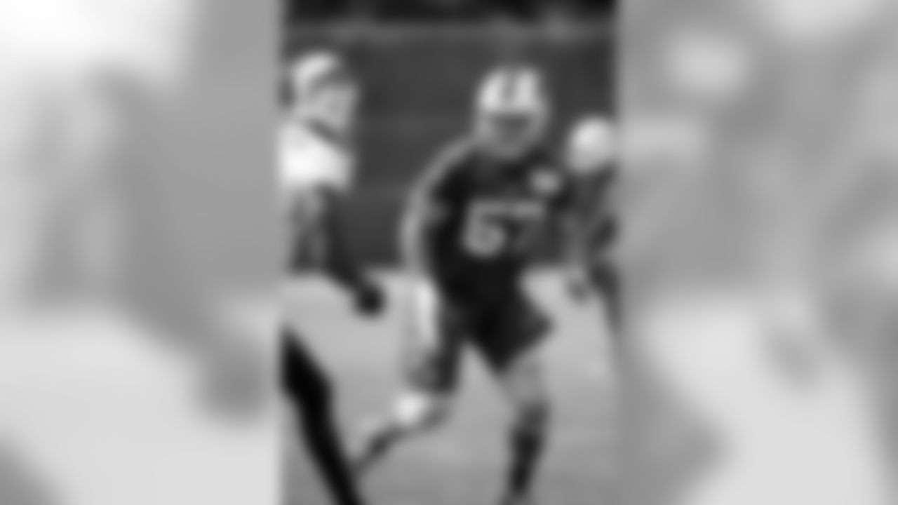 Bills linebacker Lorenzo Alexander in action during Week 2 of OTAs.