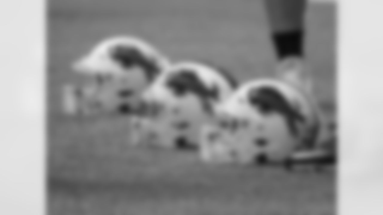 White facemasks. Buffalo Bills Week 13 practice, December 2, 2020.
Photo by Bill Wippert