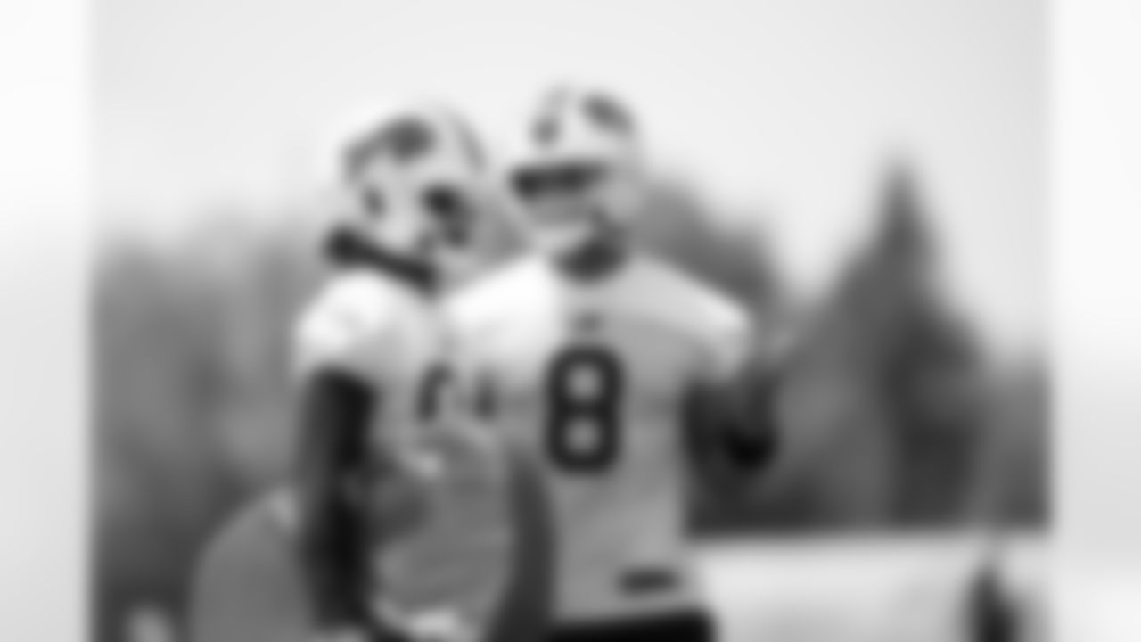 O.J. Howard (8). Week Two of Buffalo Bills OTA's, May 31, 2022. Photo by Ben Green