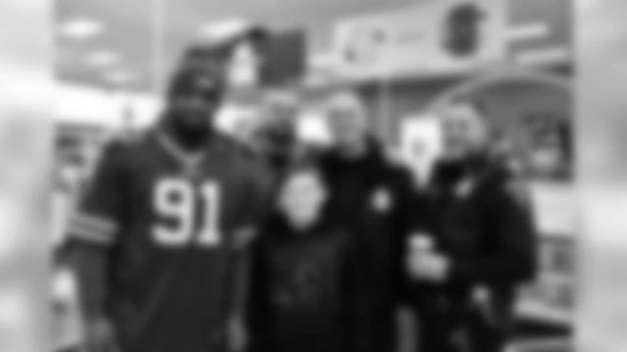 December 17 – Trent Murphy hosted a "Shop with a Cop" event for local children in Orchard Park. Ed Oliver and Darryl Johnson also participated in the event.