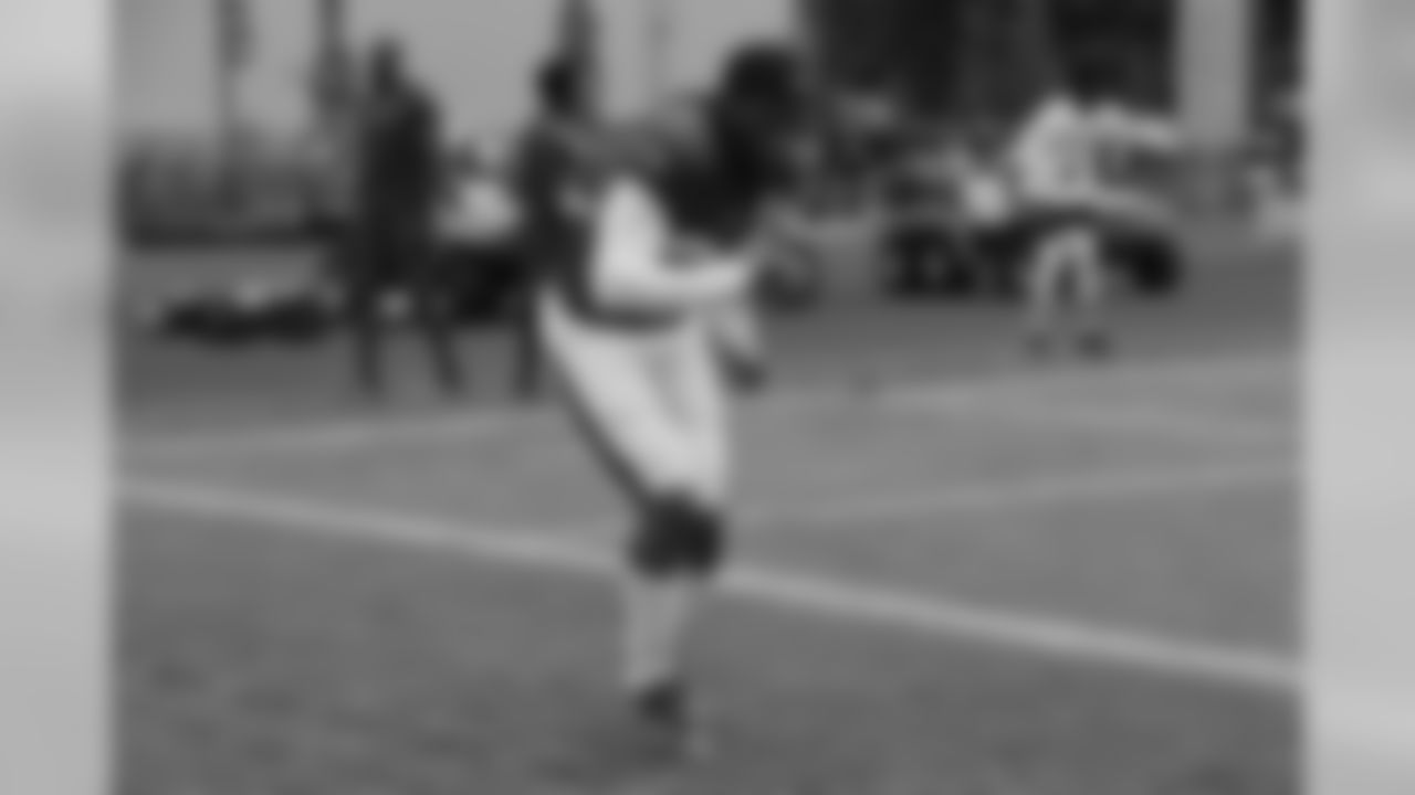 Cornerback Ronald Darby (28) pracitces his foot work.
