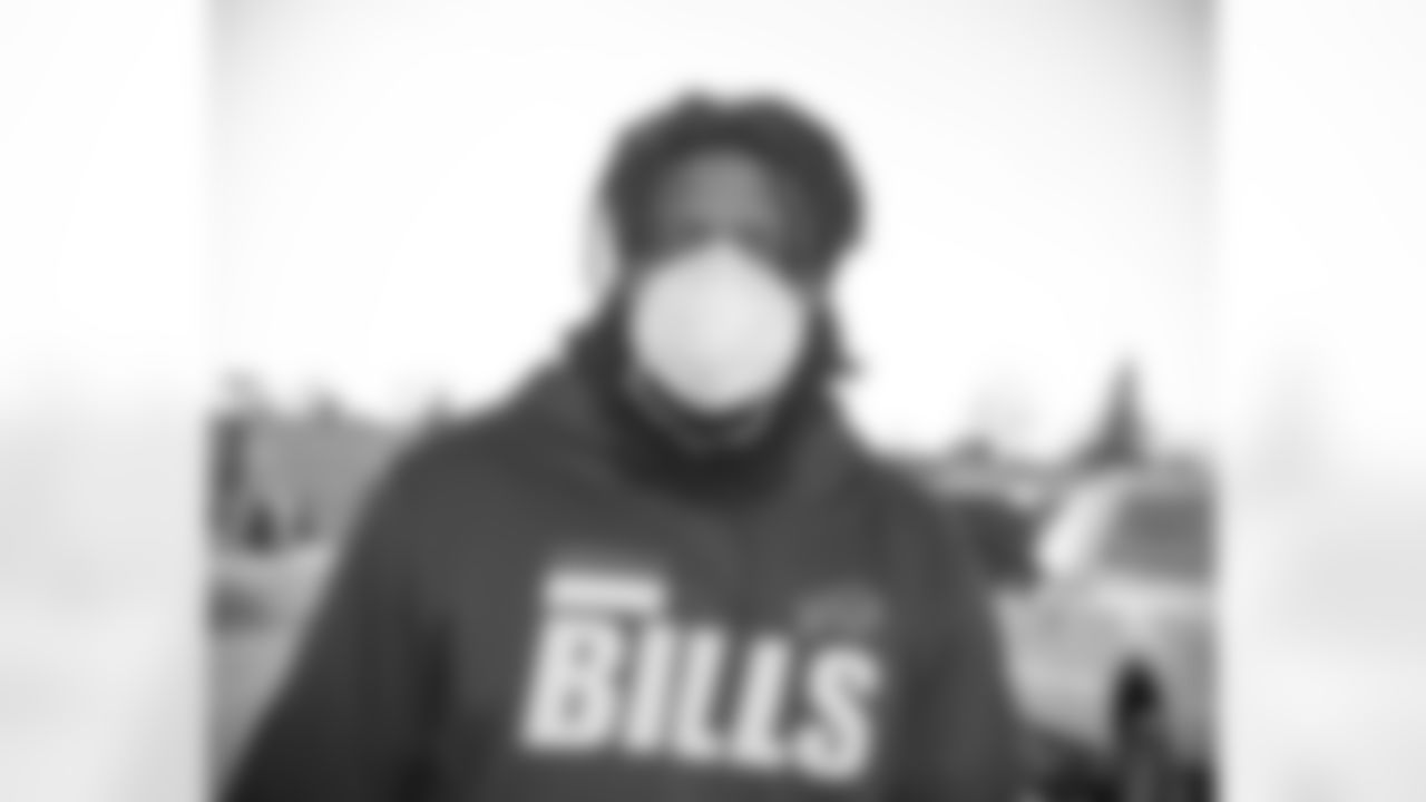 Mario Addison (97) Buffalo Bills depart for Denver, December 18, 2020.
Photo by Bill Wippert