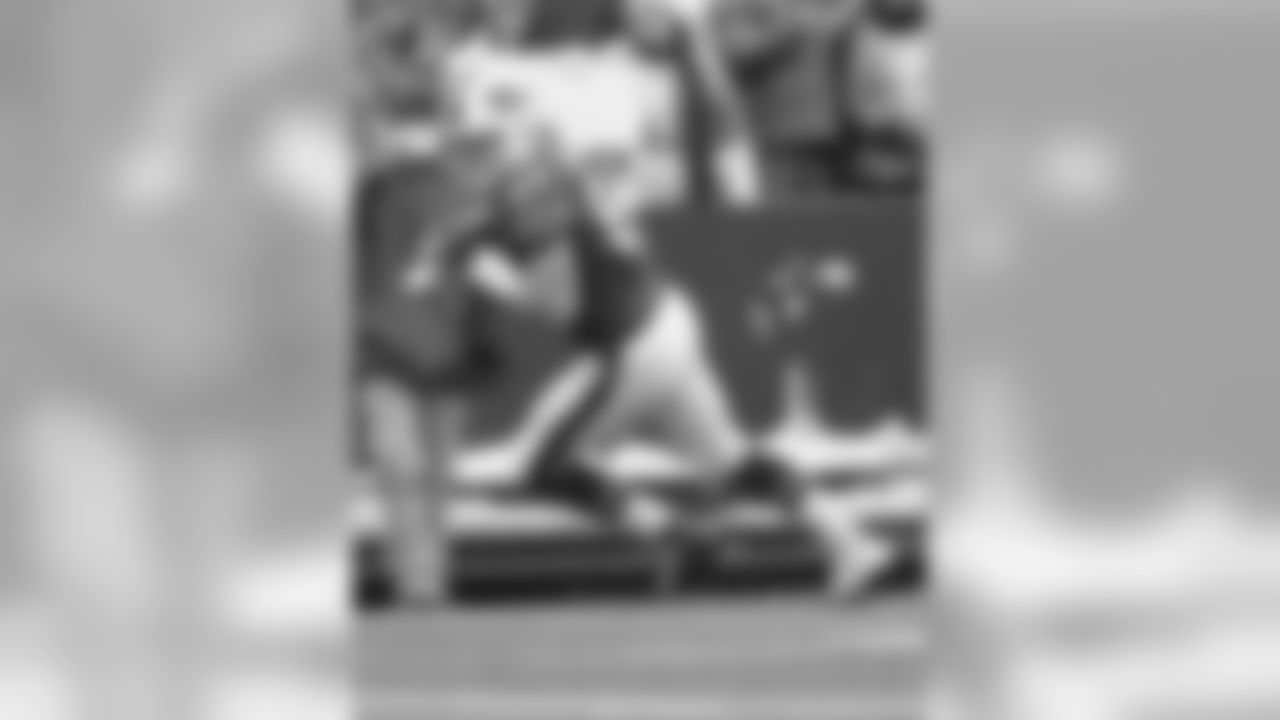 Nick O'Leary #84, TE