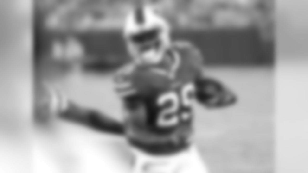 29 T.J. Yeldon, RB