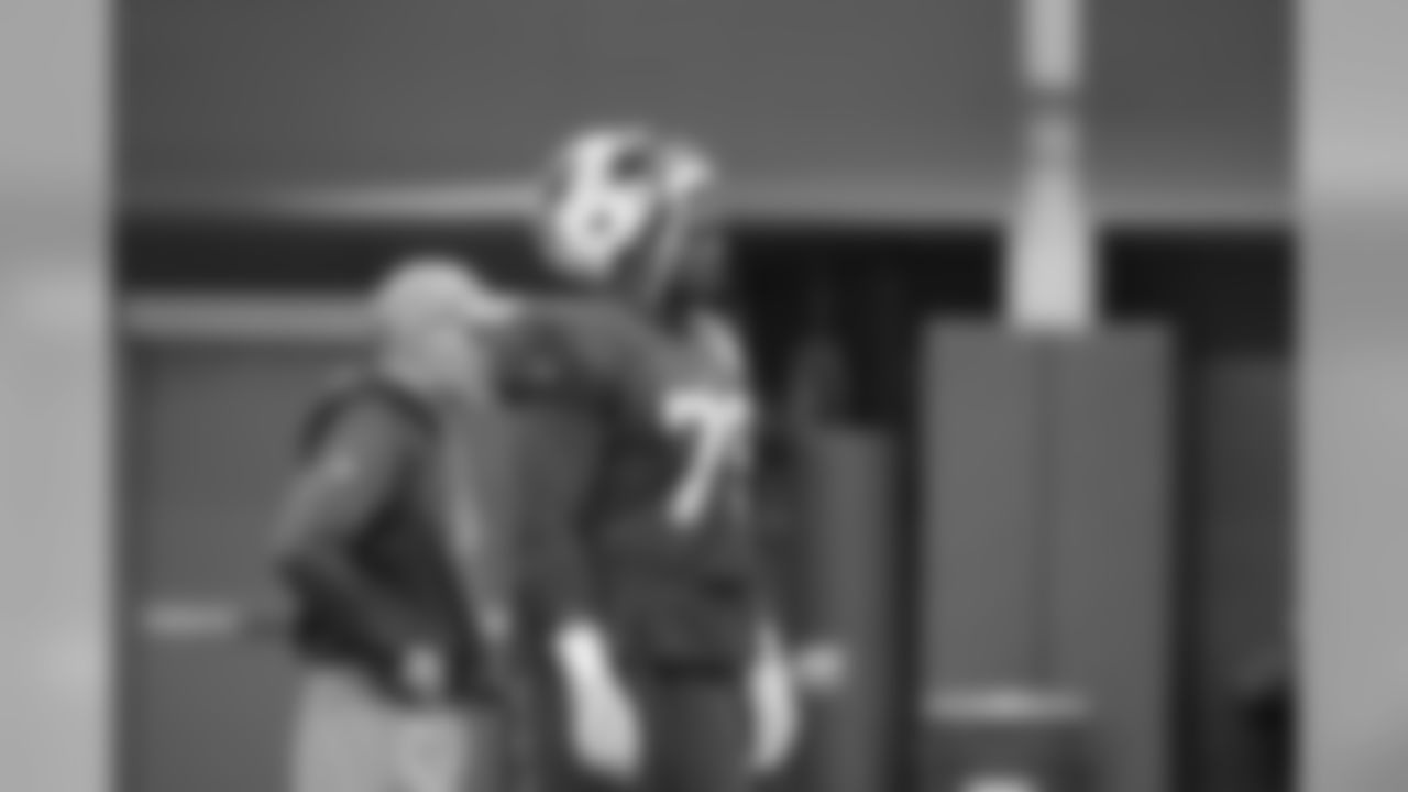 Jordan Mills #79, T