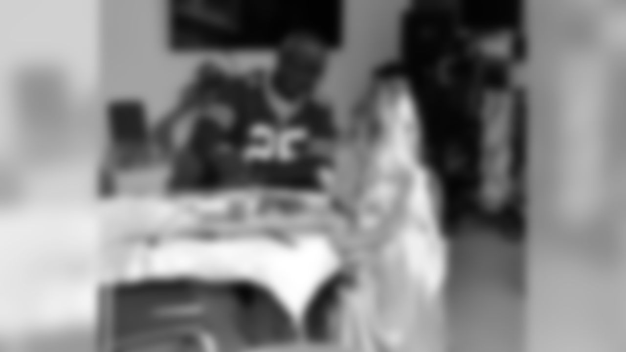 101 - LeSean McCoy visited Oishei Children_s Hospital