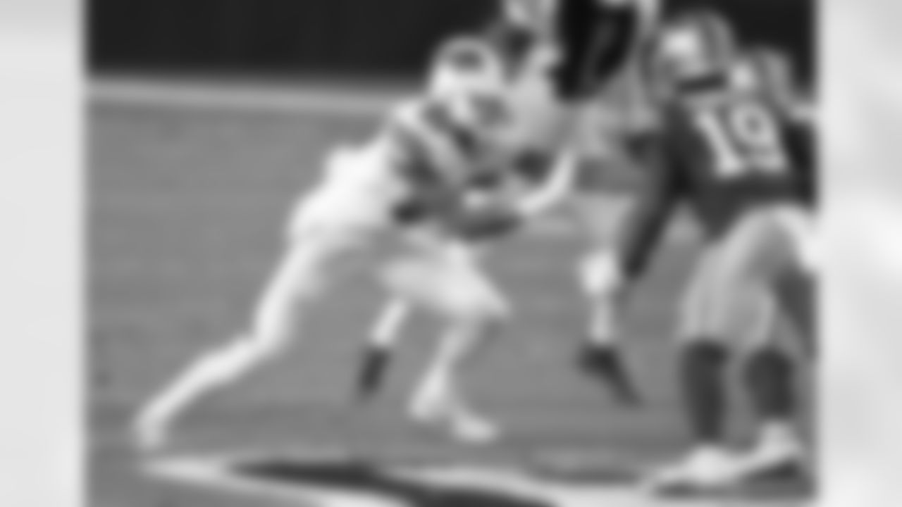 A.J. Epenesa (57) Buffalo Bills vs San Francisco 49ers, December 7, 2020 at State Farm Stadium-Glendale, AZ.
Photo by Norm Hall