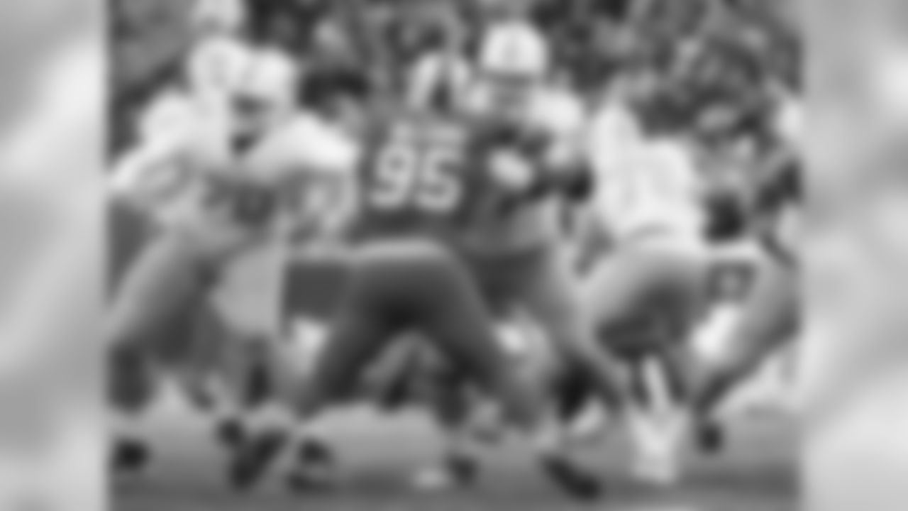 Buffalo Bills defensive tackle Kyle Williams (95) Buffalo Bills vs Miami Dolphins at New Era Field, December 30, 2018. Photo by Sara Schmidle