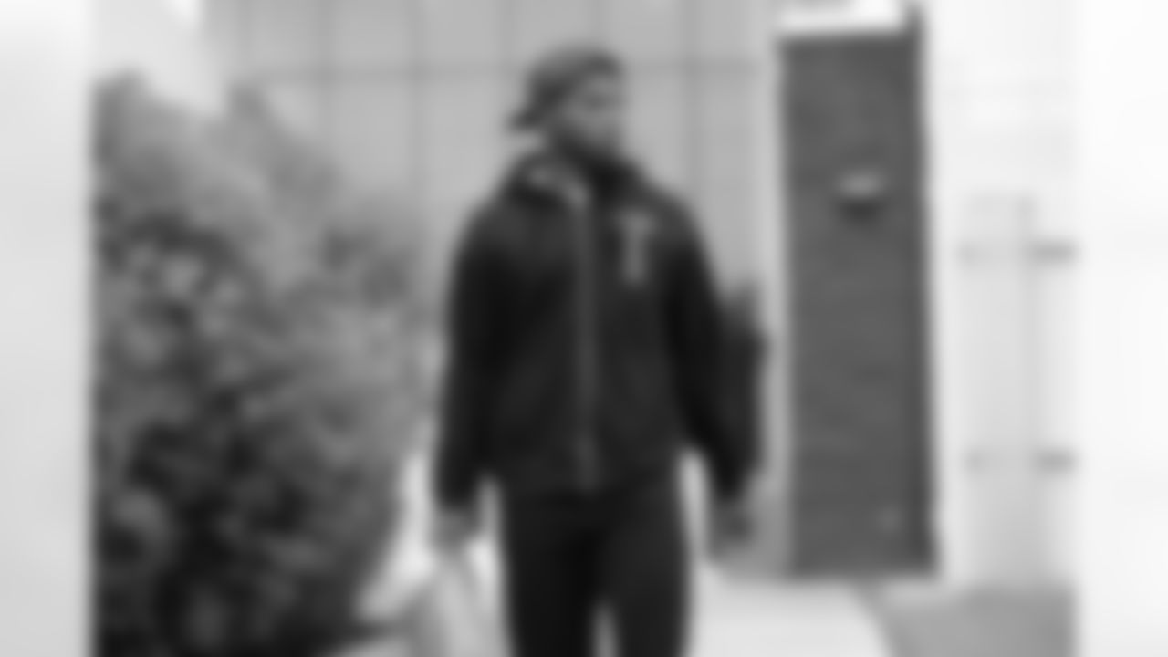 081223-arrivals-bills-colts061