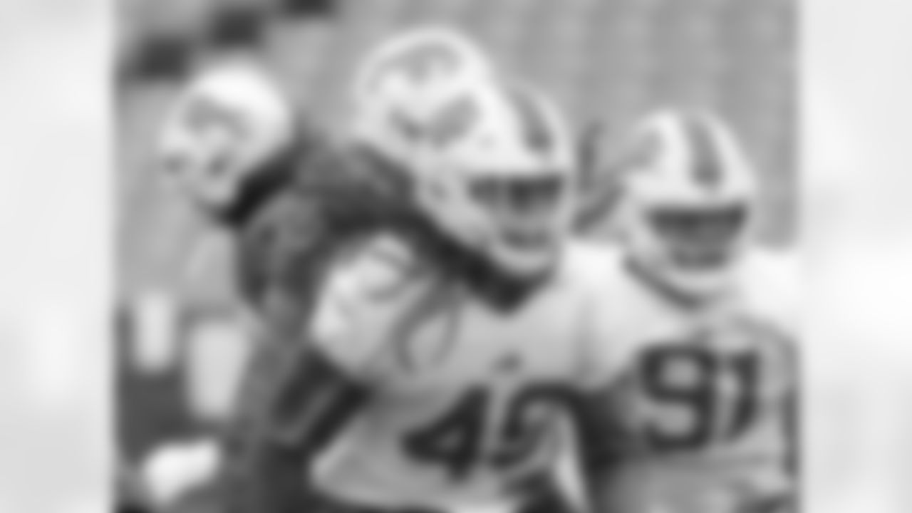 Tremaine Edmunds (49), Ed Oliver (91). Buffalo Bills Week 17 practice, December 30, 2021. Photo by Bill Wippert