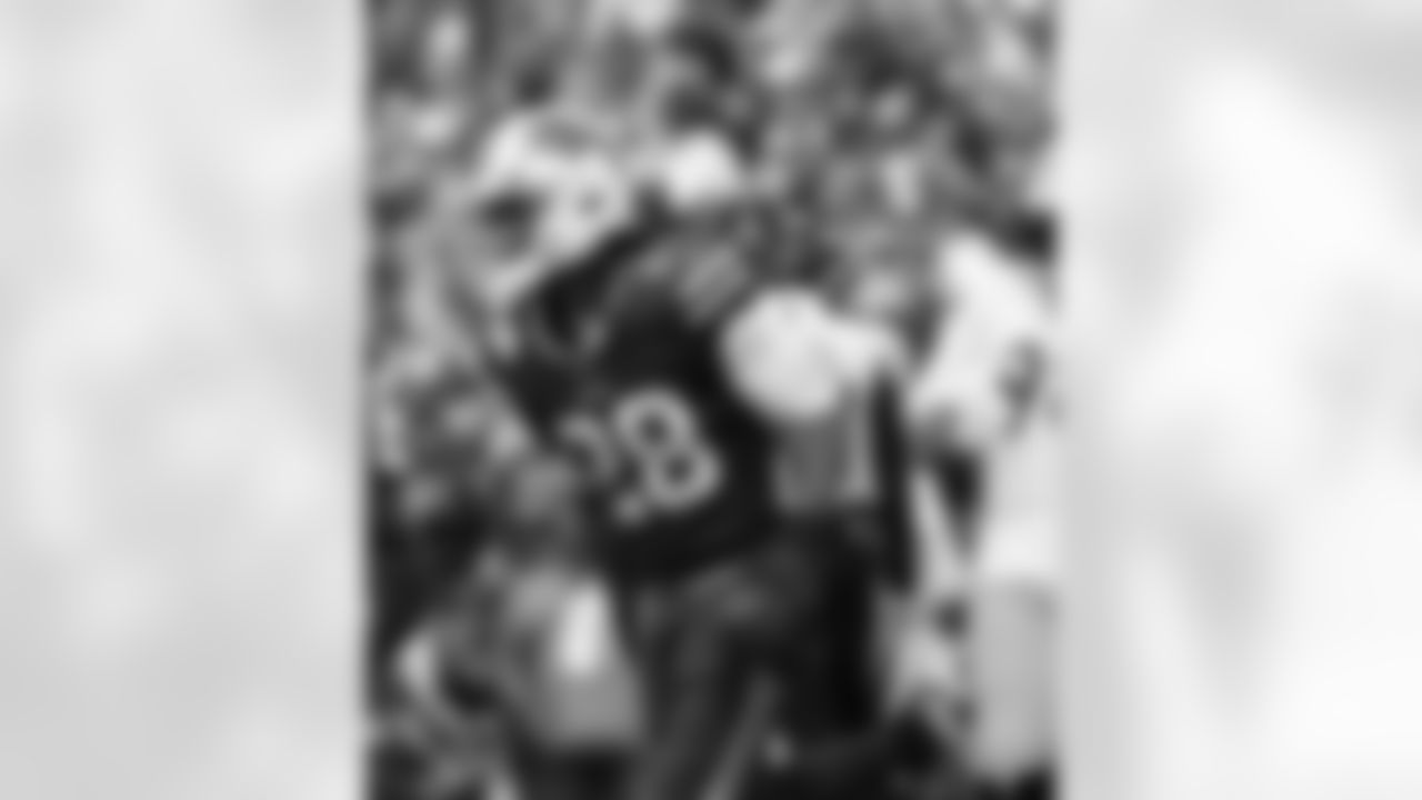 James Cook (28) touchdown run. Buffalo Bills vs Pittsburgh Steelers, Week 5, October 9, 2022 at Highmark Stadium.