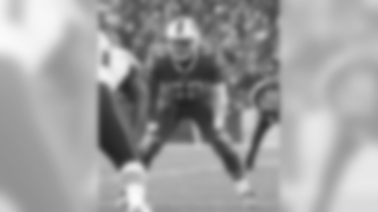 Preston Brown #52, LB