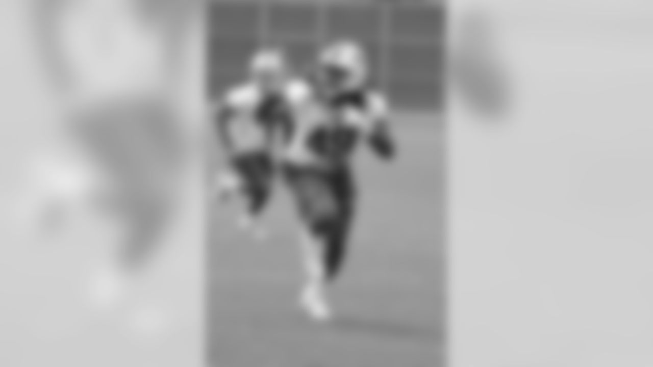 LB Tremaine Edmunds (49)