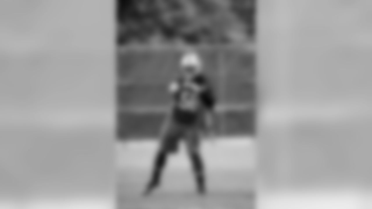 Bills linebacker Randell Johnson practicing during Week 2 of OTAs.
