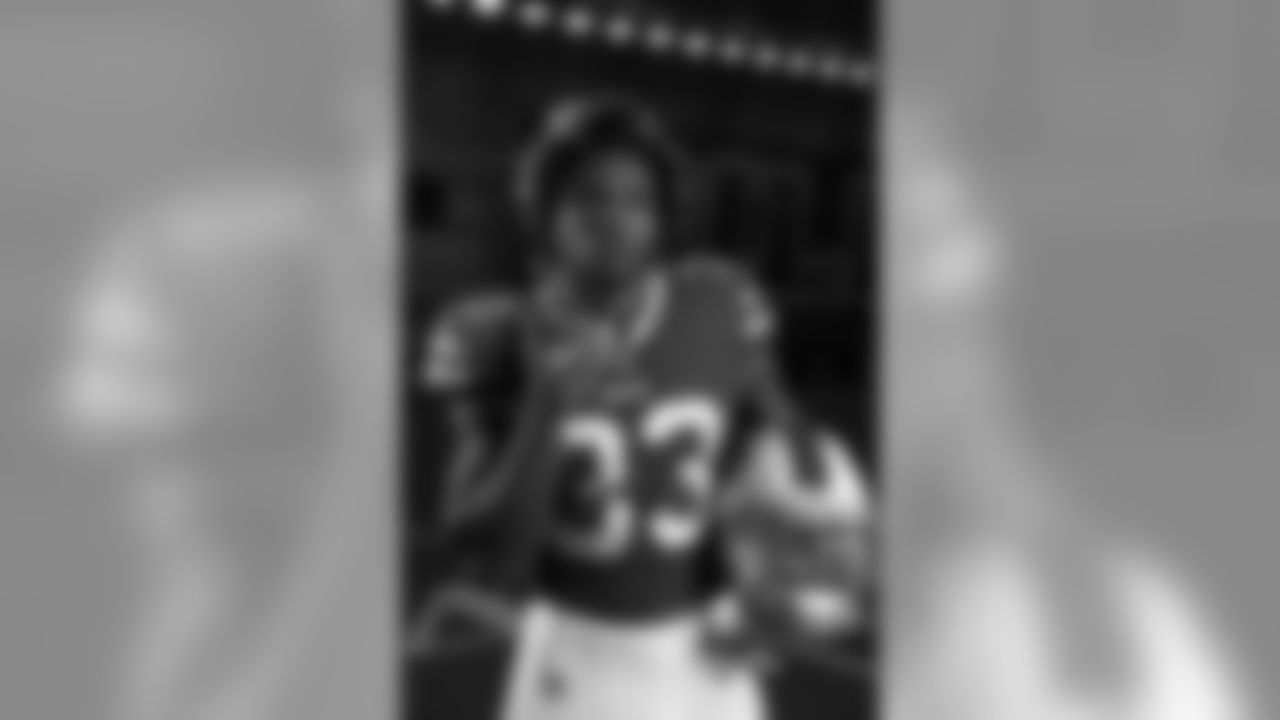 33 Siran Neal, DB