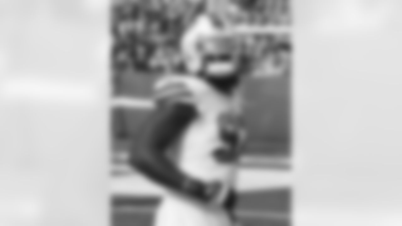 Mario Addison (97). Buffalo Bills vs New York Jets at MetLife Stadium, November 14, 2021. Photo by Bill Wippert