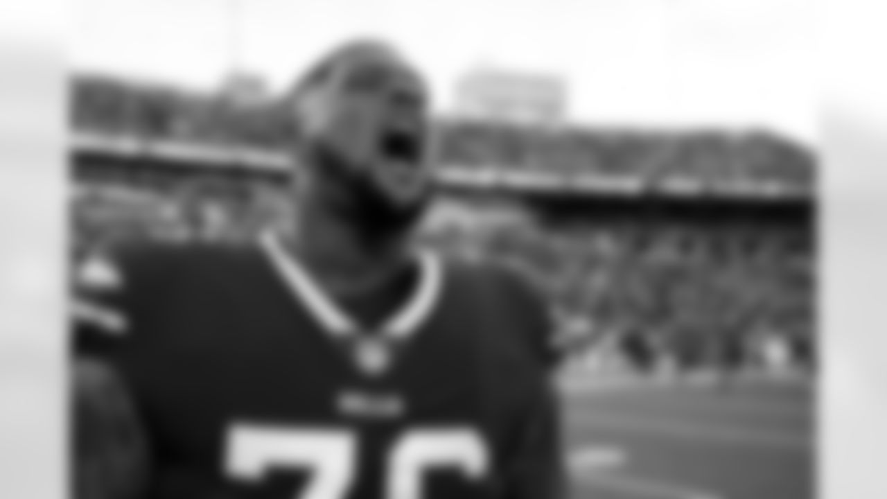 Rodger Saffold (76). Buffalo Bills vs Tennessee Titans, Monday Night Football, Week 2, September 19, 2022 at Highmark Stadium.