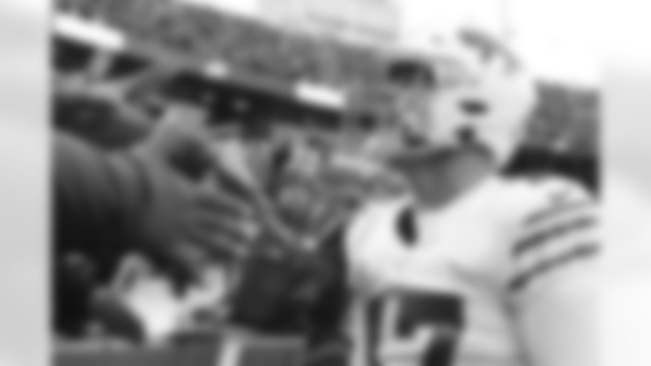 Josh Allen (17) 4th quarter touchdown. Buffalo Bills vs Miami Dolphins at Highmark Stadium, October 31, 2021. Photo by Ben Green