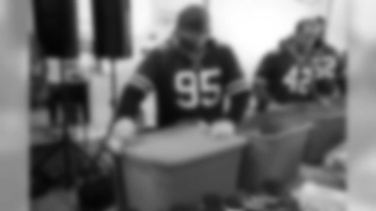 Buffalo Bills players, families & staff take part in the Thanksgiving Blitz at the Food Bank of WNY, November 19, 2018.
Photo by Bill Wippert