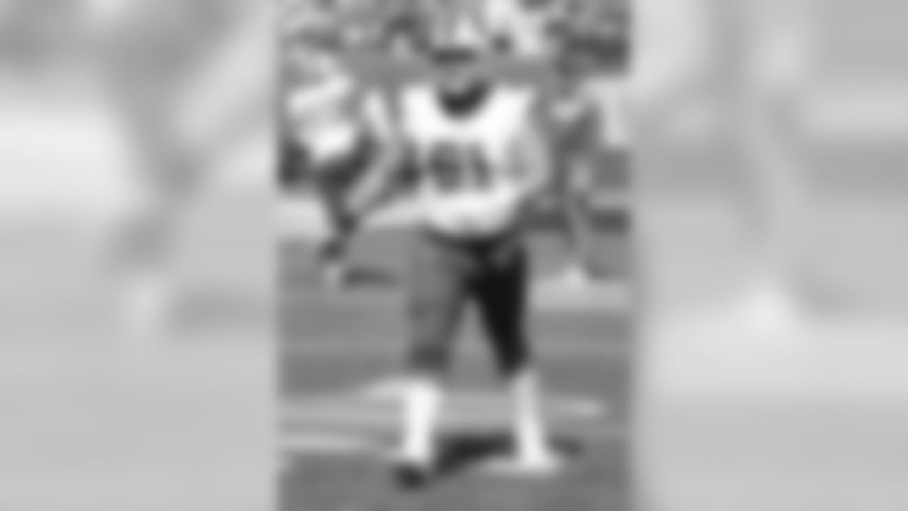 Center/ Guard | Spencer Long was an important part of the offensive line rotation in 2019, and figures to be again in 2020. His ability to play both guard spots and center makes him very valuable.
Buffalo Bills center Spencer Long (61) Buffalo Bills at New York Giants, September 15, 2019 Metlife Stadium. Photo by Jeffrey T. Barnes