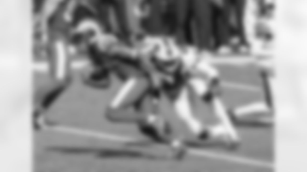 Tremaine Edmunds (49) Buffalo Bills vs Los Angeles Rams, September 27, 2020 at Bills Stadium.
Photo by Craig Melvin