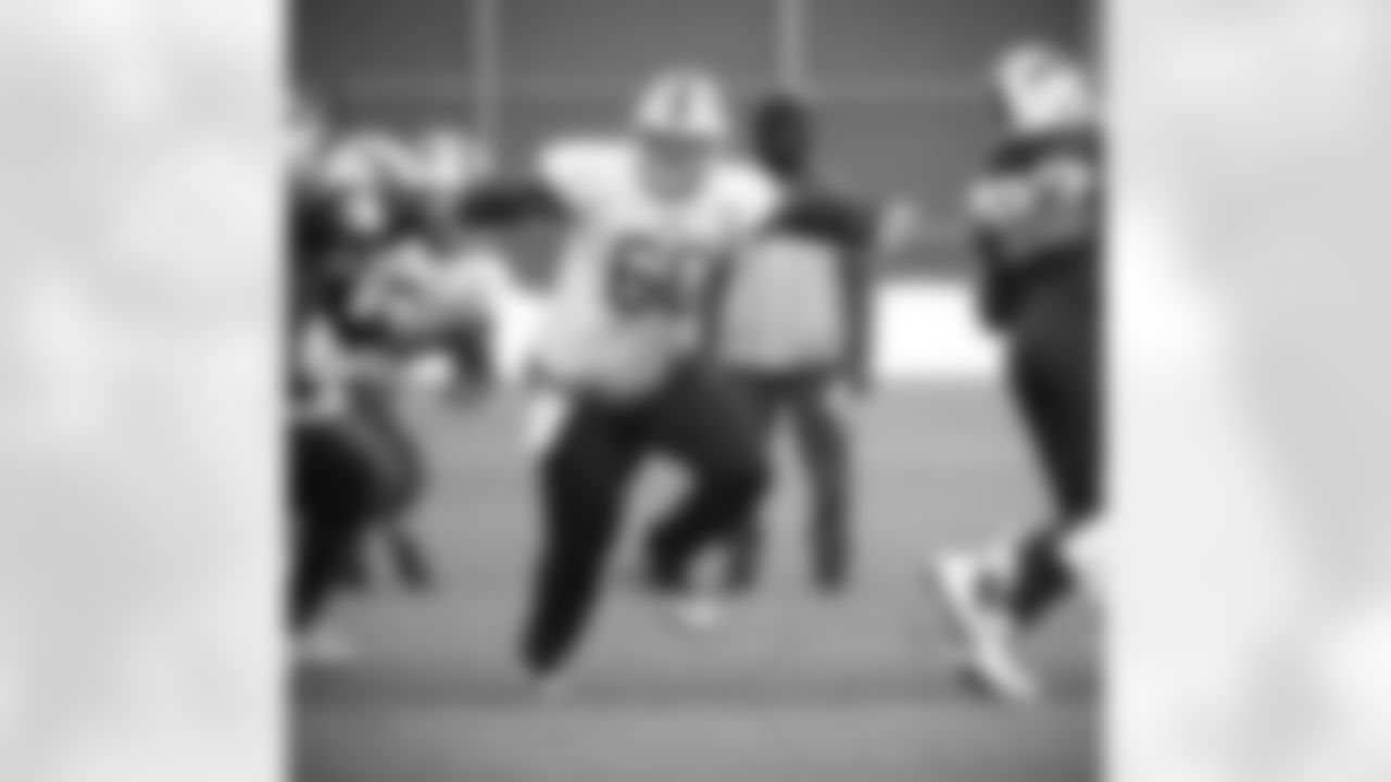 Mitch Morse (60). Buffalo Bills Week 16 practice, Wednesday December 23, 2020.
Photo by Bill Wippert