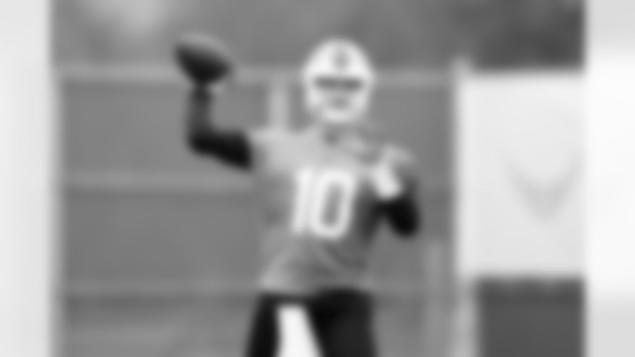 Mitchell Trubisky (10). Buffalo Bills Week 15 practice, December 16, 2021. Photo by James Acton