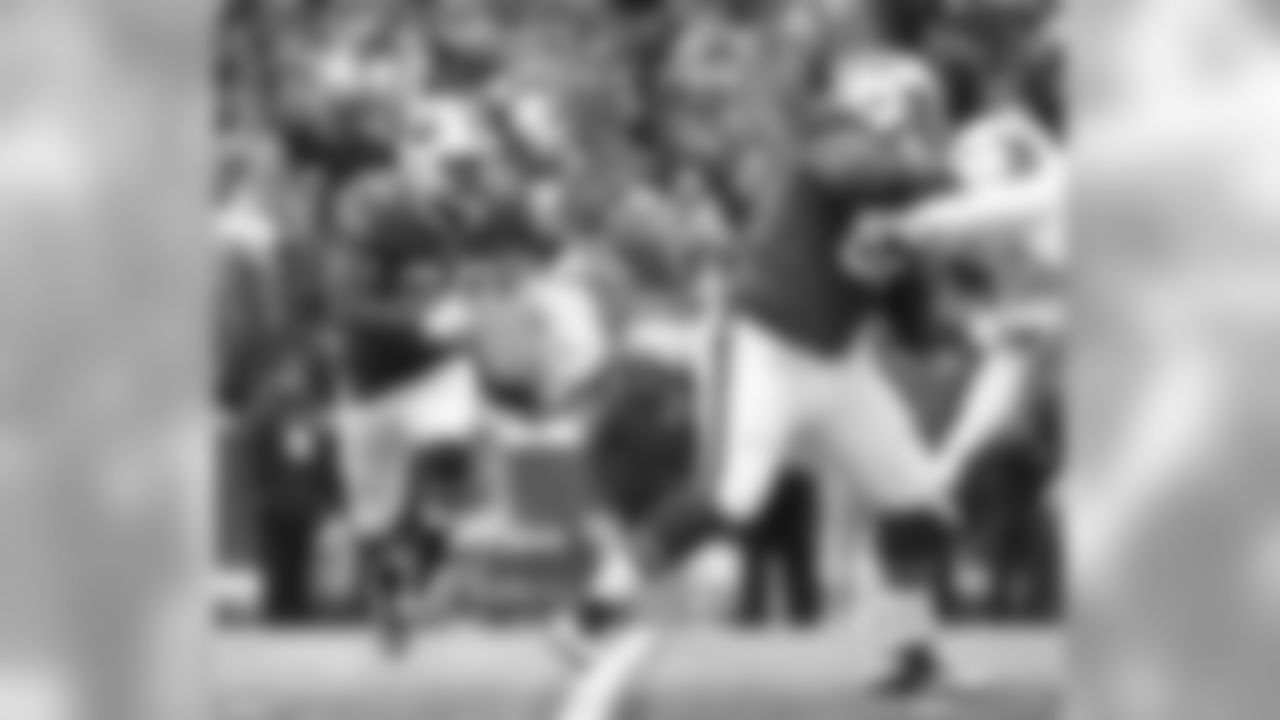 LeSean McCoy #25, RB, and Vladimir Ducasse #62, G