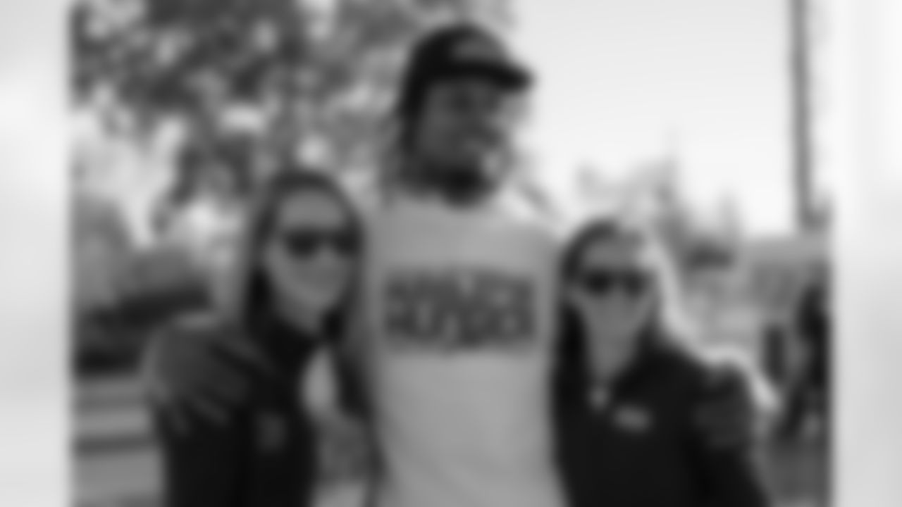 102722_Bills_Huddle_For_Hunger_22