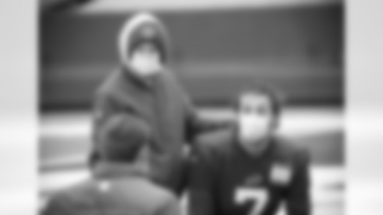Laura Young and Davis Webb (7). Buffalo Bills Week 17 practice, January 1, 2021.
Photo by Bill Wippert