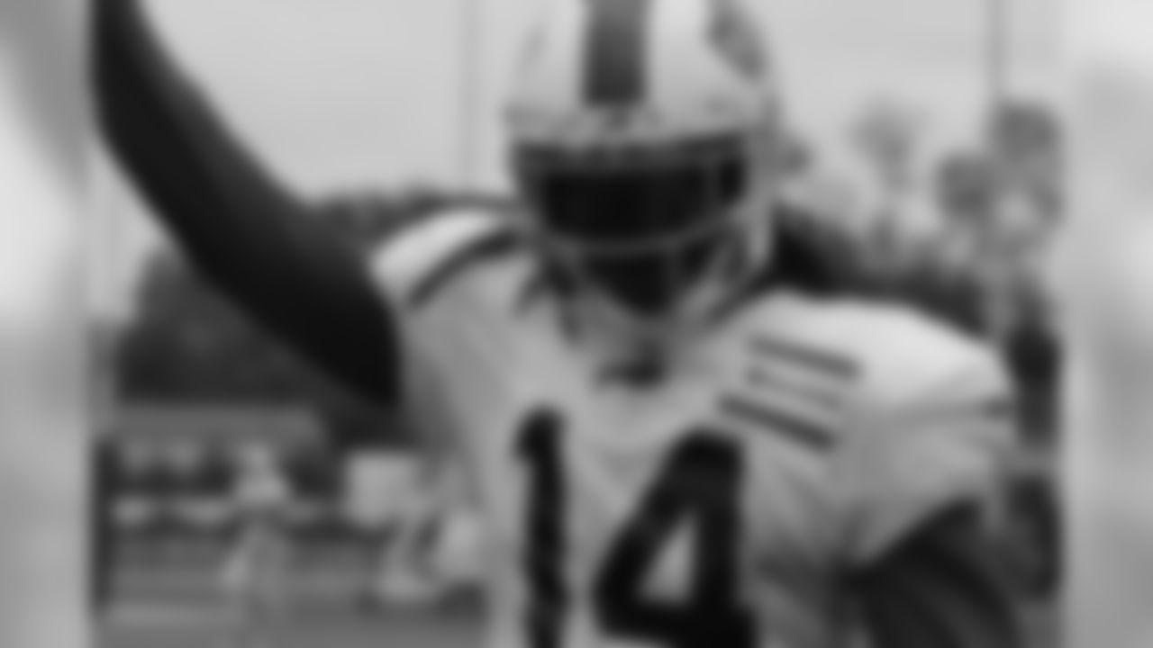 Wide receiver Sammy Watkins (14) raising his arm.