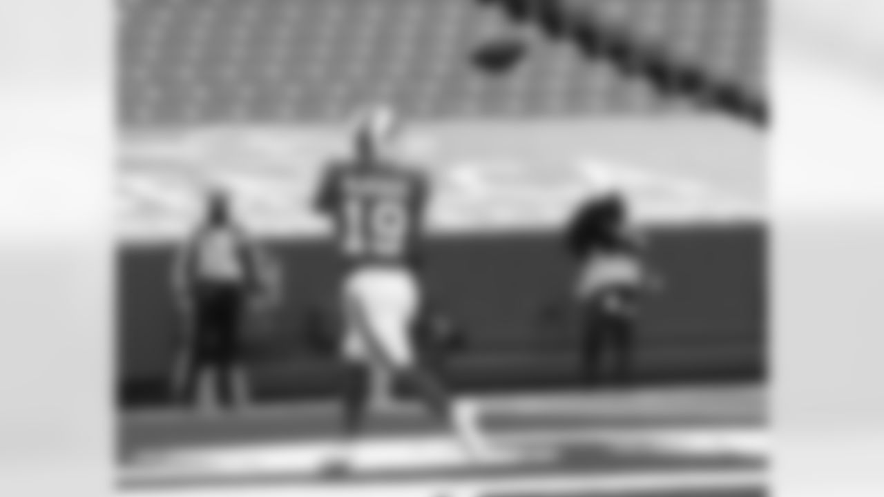Isaiah McKenzie (19) touchdown. Buffalo Bills vs Miami Dolphins, January 3, 2021 at Bills Stadium.
Photo by Bill Wippert
