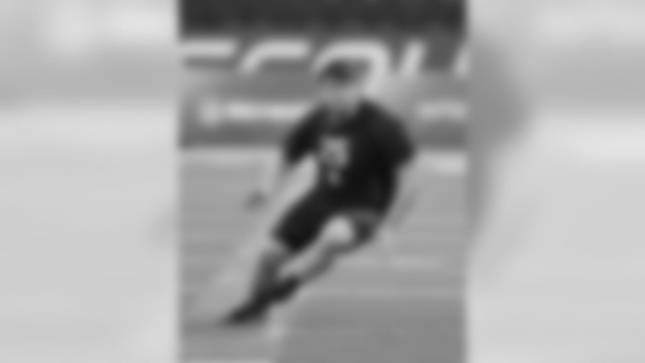 Measured at 6-5, 329 pounds. Had an arm length of 33 ¾ inches and a hand span of 10 3/8 inches. Ran a 4.62 20-yard shuttle, recorded a 26.5-inch vertical leap and 35 reps on the bench press.
