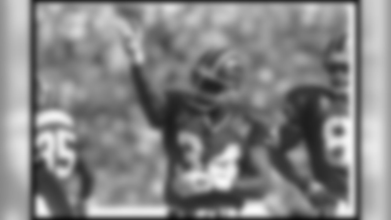 1994 | The Bills wear special patches to commemorate the team's 35th anniversary, and the NFL's 75th anniversary. The uniforms remain the same as previous seasons otherwise.
Thurman Thomas (34) is pictured here during a game against the Kansas City Chiefs at Rich Stadium in Orchard Park, New York in 1994. The Bills won the game, 44-10.