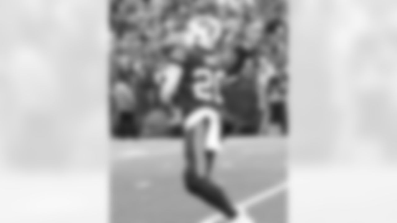 Buffalo Bills vs New England Patriots, Week 18, January 8, 2023 at Highmark Stadium.