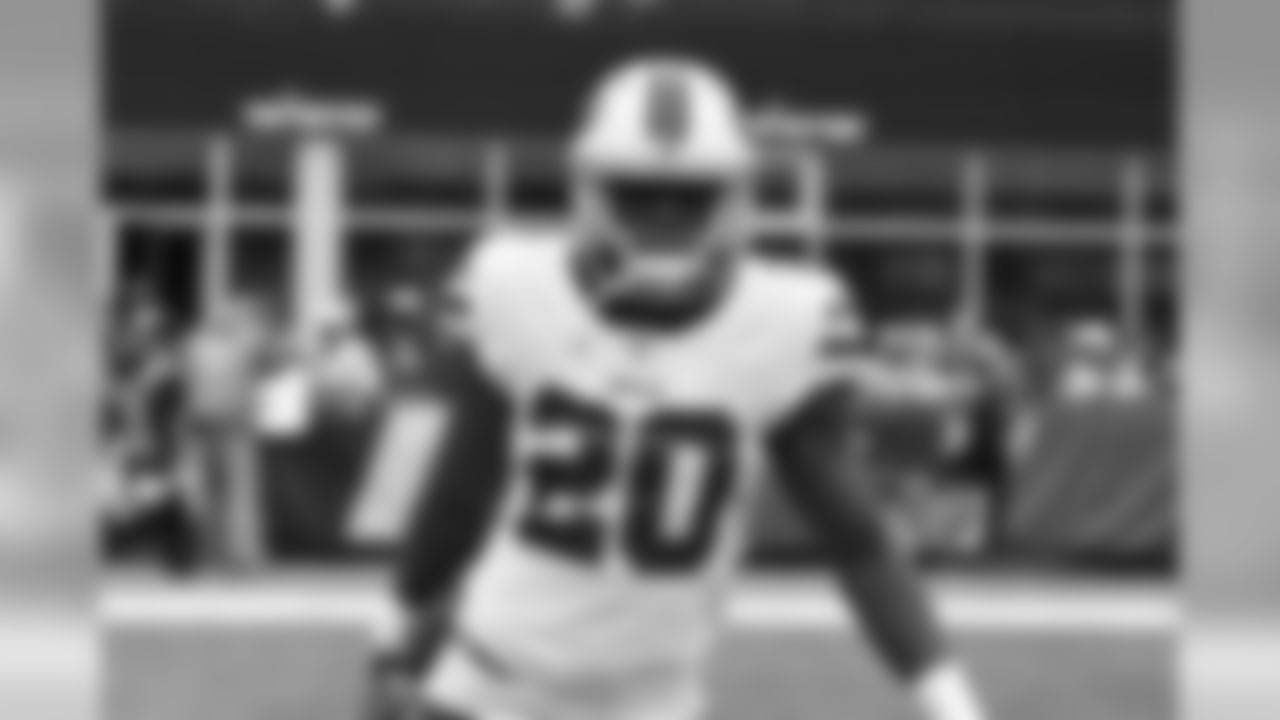 CB Shareece Wright (No. 20)