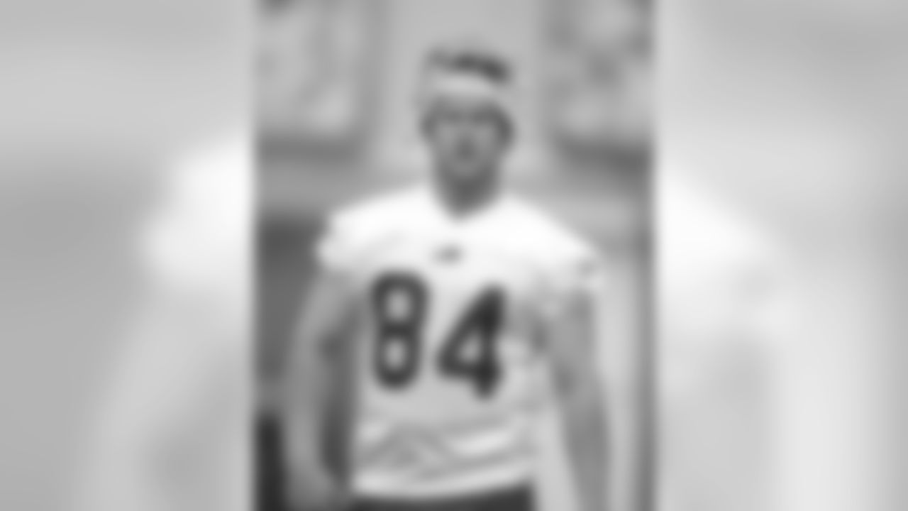 TE Nick O'Leary