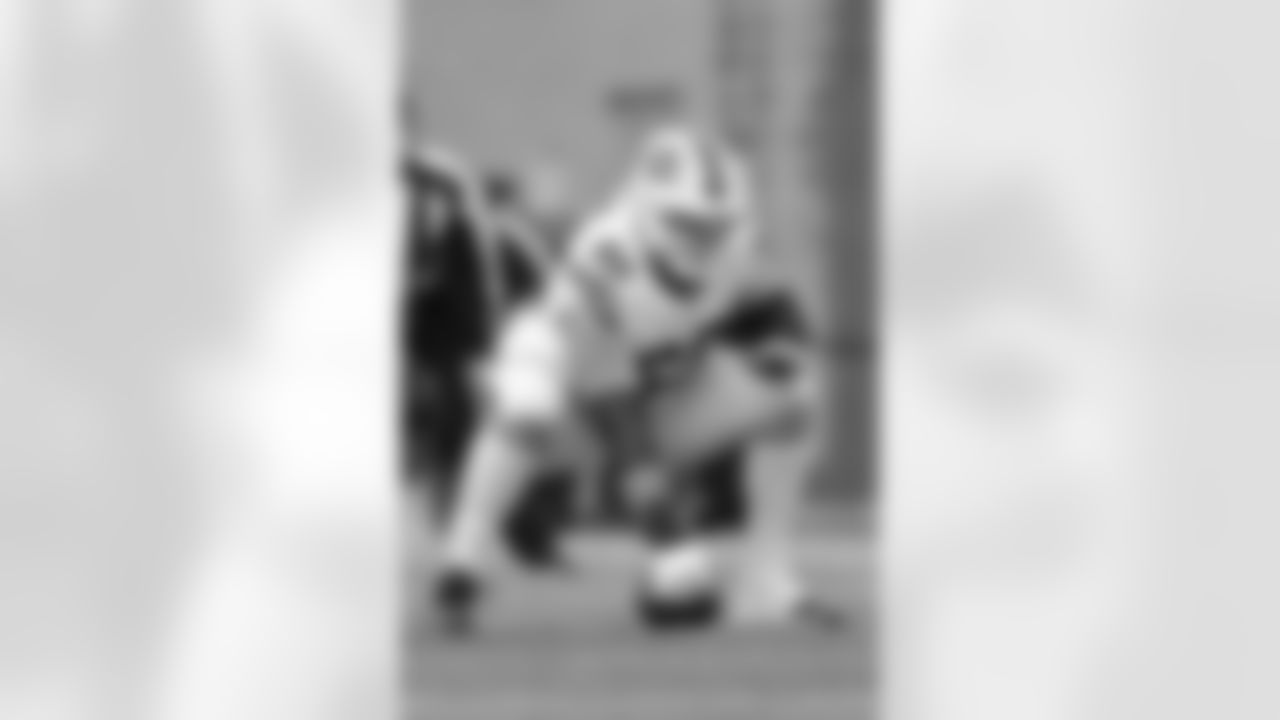 Mitch Morse (60). Buffalo Bills vs New England Patriots at Gillette Stadium, December 26, 2021. Photo by Bill Wippert