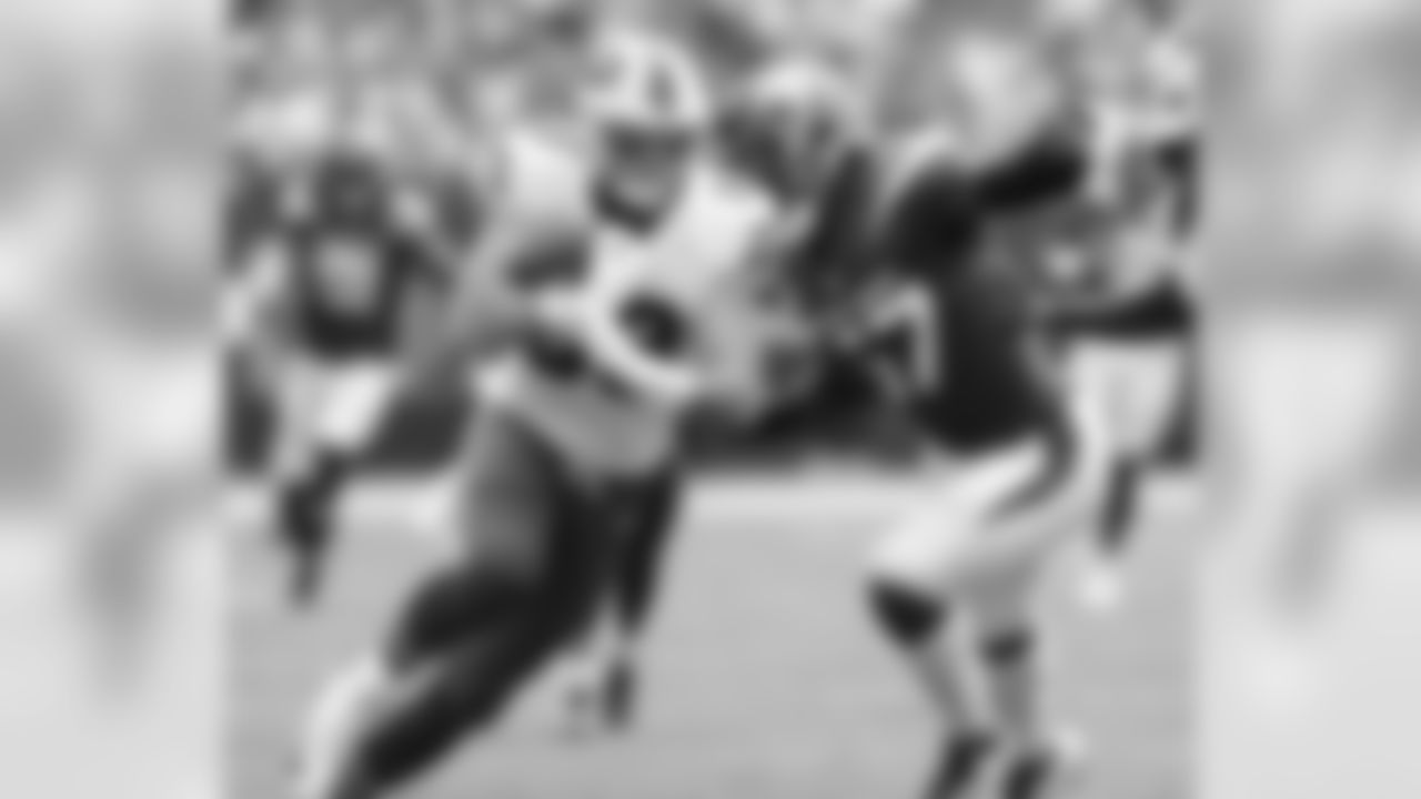 #89 Tommy Sweeney, Tight End
After being selected in the seventh round in 2019 out of Boston College, Tommy Sweeney was in the rotation at tight end throughout the 2019 season. He will likely be right in the mix during the competition at tight end this offseason.
Buffalo Bills tight end Tommy Sweeney (89) reception Buffalo Bills at New York Jets, September 8, 2019 Metlife Stadium. Photo by Jeffrey T. Barnes