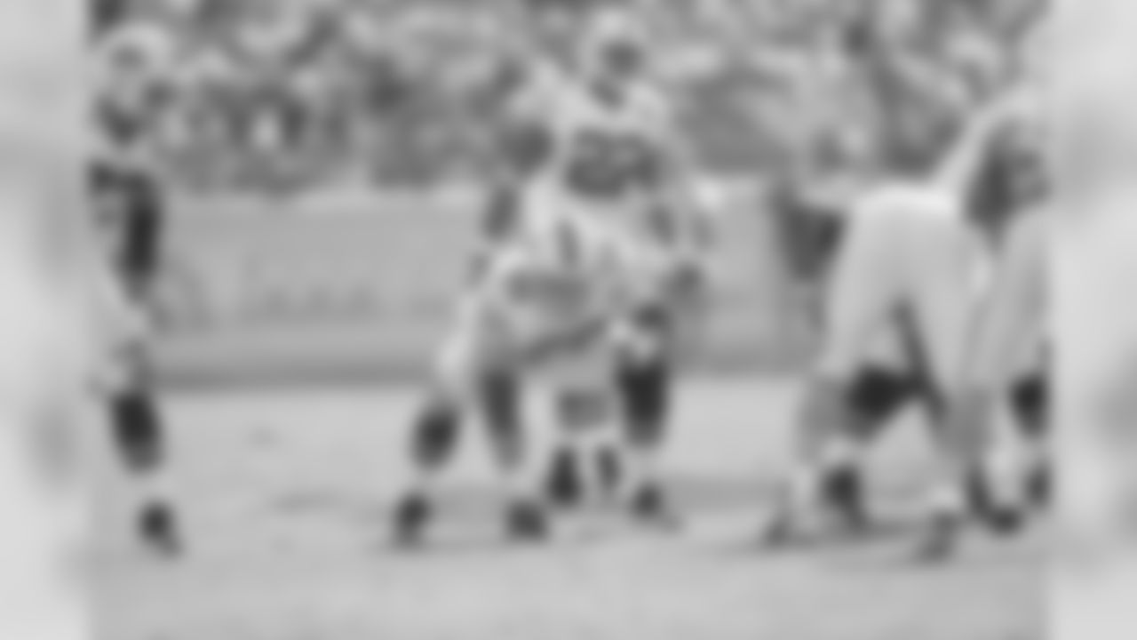 Center Eric Wood (No. 70) - 2009