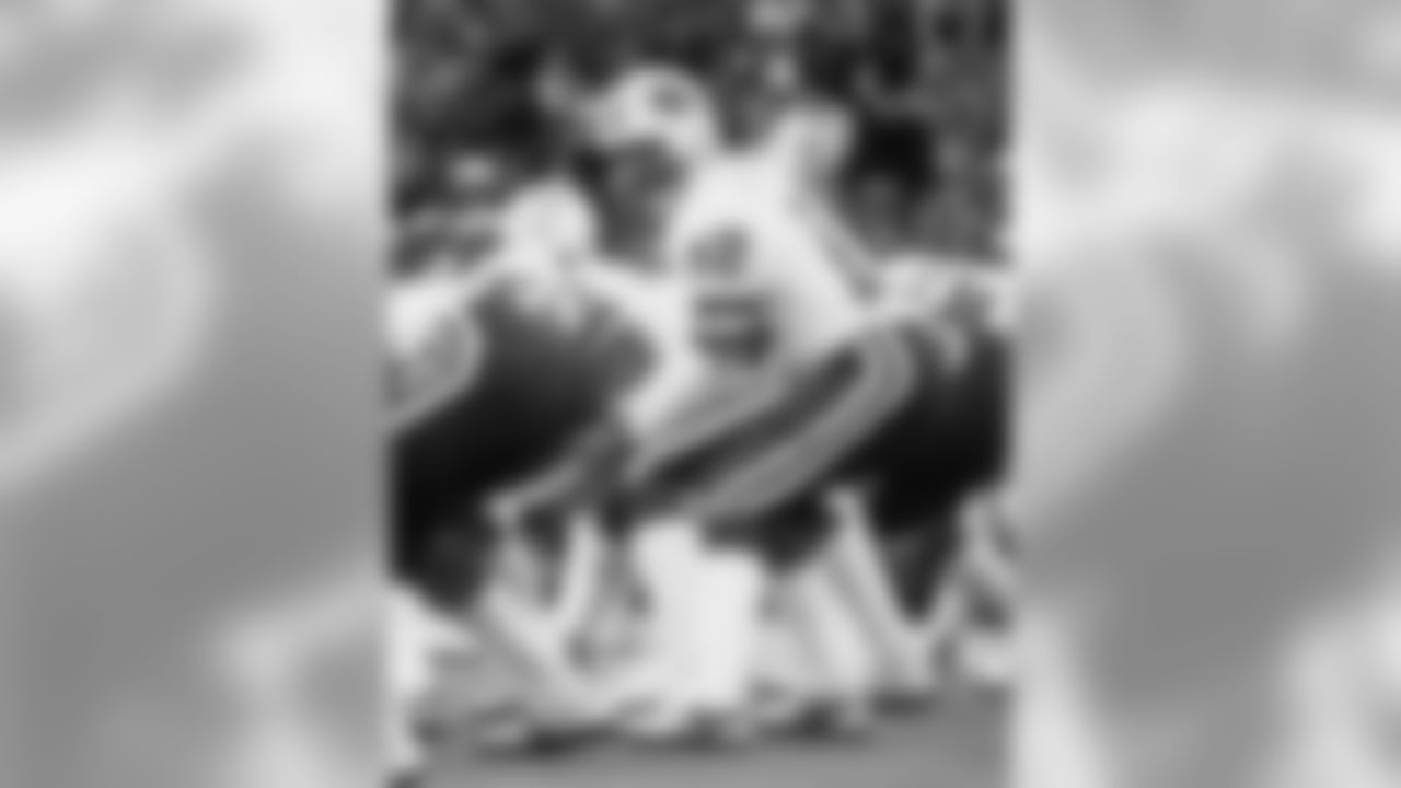 1977 - 1983 | The facemask is changed to dark blue, while the rest of the uniform stays the same. The shade of blue on the uniforms is changed to a slightly lighter version beginning in 1980.
QB Joe Ferguson (12) is pictured here.