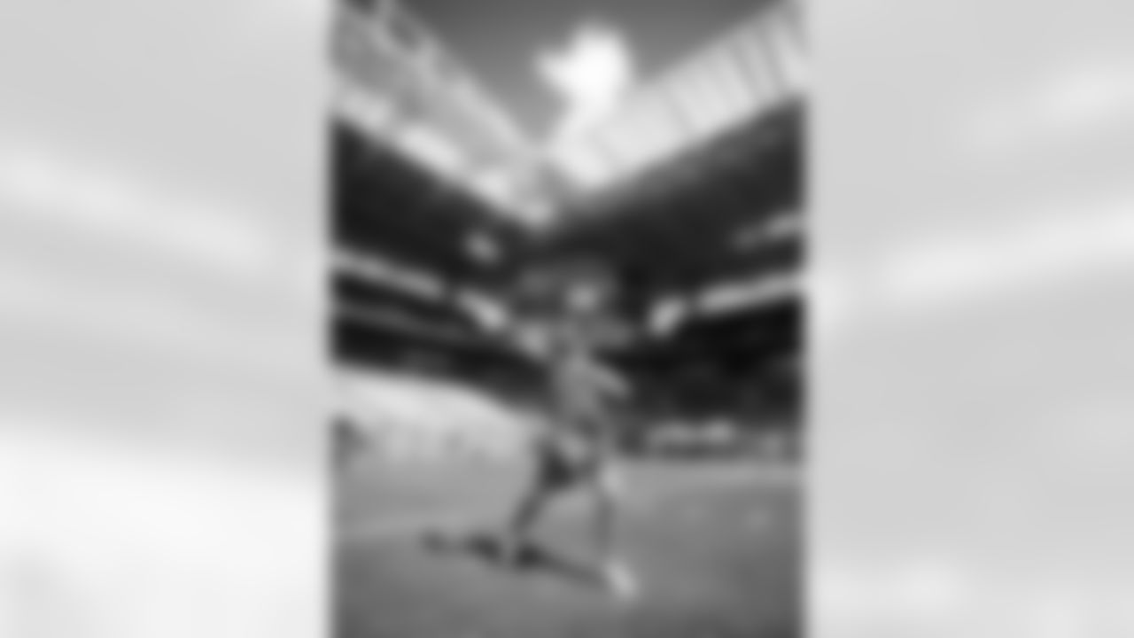 Josh Allen (17). Buffalo Bills vs Miami Dolphins, Week 3, September 25, 2022 at Hard Rock Stadium.