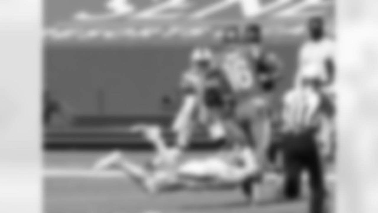 A.J. Epenesa (57) first sack. Buffalo Bills vs Los Angeles Rams, September 27, 2020 at Bills Stadium.
Photo by Sara Schmidle